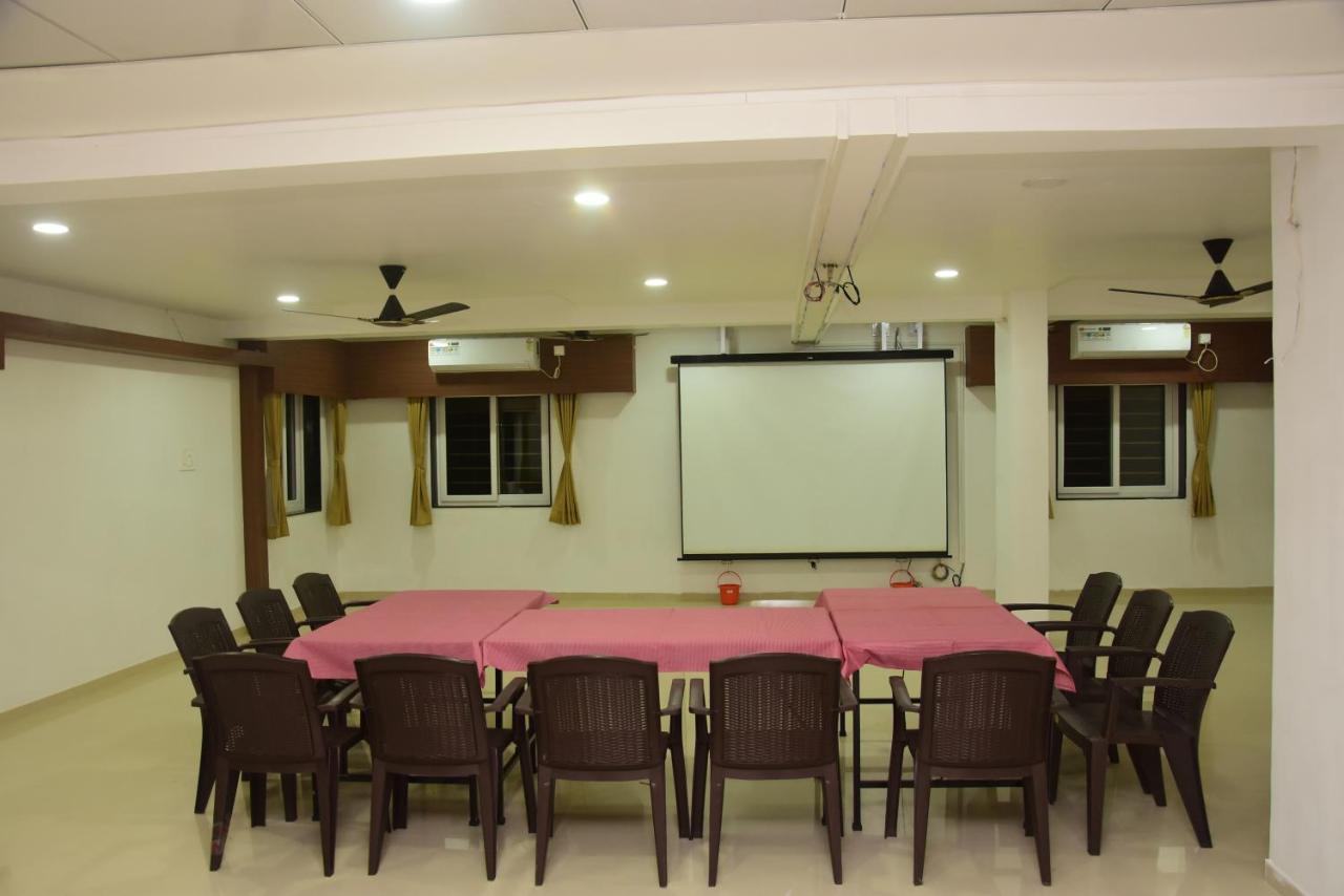Regal Panhala Residency Hotell Exteriör bild