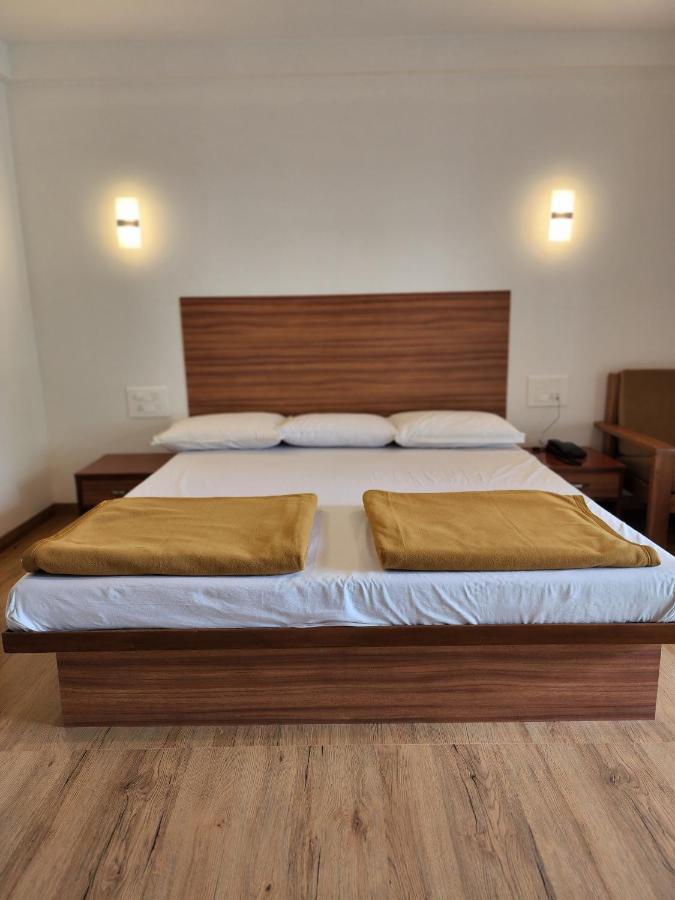 Regal Panhala Residency Hotell Exteriör bild
